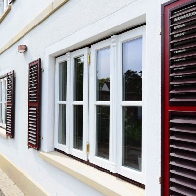 Schöne Fensterläden aus Holz