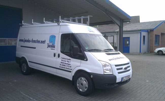 Firmenfahrzeug der Tischlerei Jacobs GmbH & Co. KG