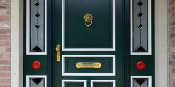 Holzhaustüren aus Messingen